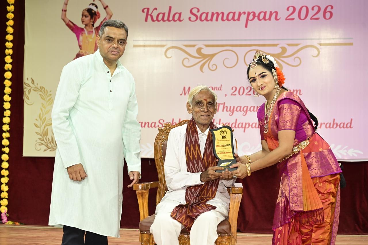 Award presentation with Smt Veena Ganesh Iyer